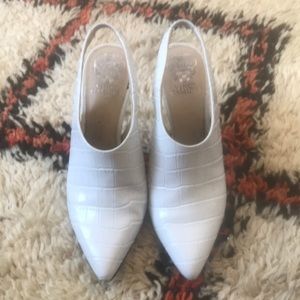 White leather croc detail Vince Camuto “Amnedra”🔥